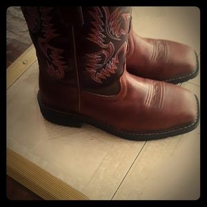 Ariat steel toe boots!!